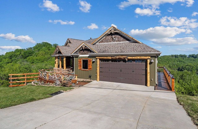 Cedar Lakeview Cowhide Cabin Hot Tub