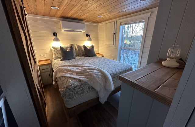 Cedar - NEW Cottage in woods @ Moon Lake Farm - HOT TUB - LAKE - KAYAK - FISH