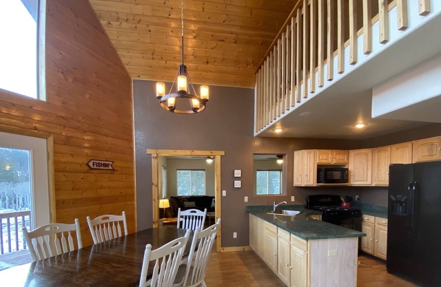 Cedar Pine Cabin at Panguitch Lake