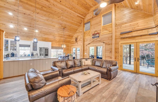 Cedar Ridge Lake House w/ Hot Tub & Private Dock!