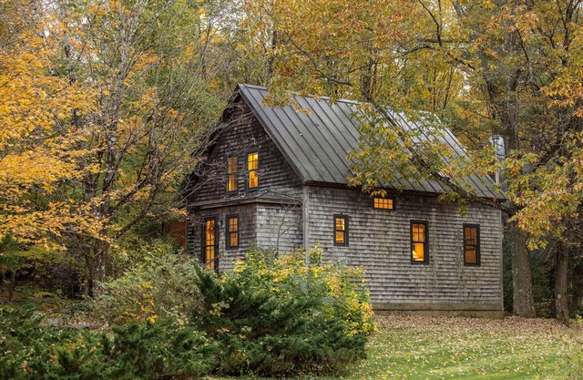 Cedar Shingle Home on Scenic Road w Hot Tub