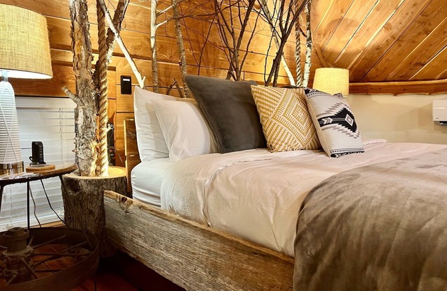 Cedar Springs Cabin: Individuelles, einzigartiges, EINZIGARTIGES Erlebnis