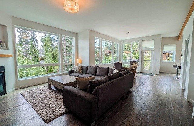 Cedar Wainstone: 3-bedroom mountain getaway with private hot tub