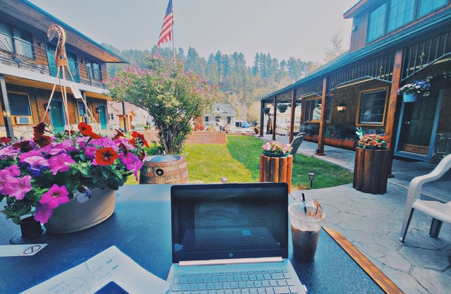 Cedar Wood Inn