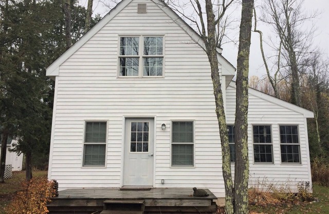 Cedarberry Bluff - Charming Cottage with Lake Superior Views!
