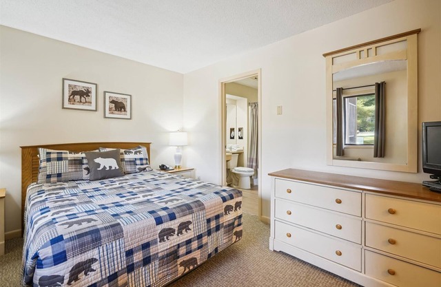 Deluxe 2 Room Queen Suite im 1. Stock mit beheiztem Pool