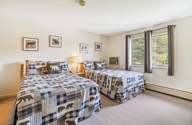 Standard Hotelzimmer mit zwei Doppelbetten