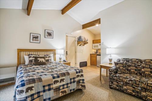 Cedarbrook Queen Studio 210