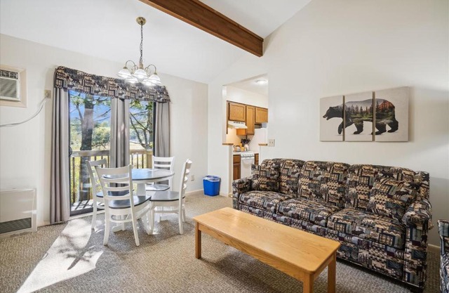 Cedarbrook Queen Suite 203