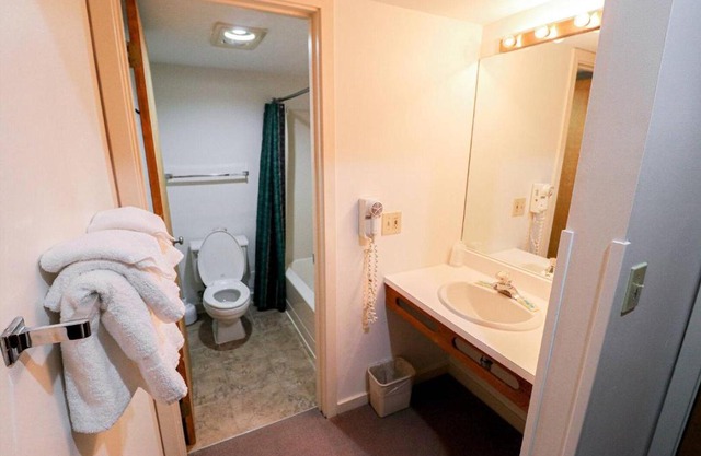 Cedarbrook Two Double bed Standard Hotel room 118