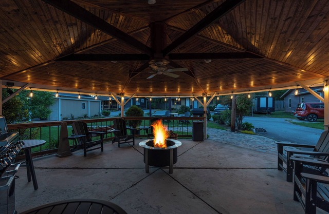 CedarWood Inn