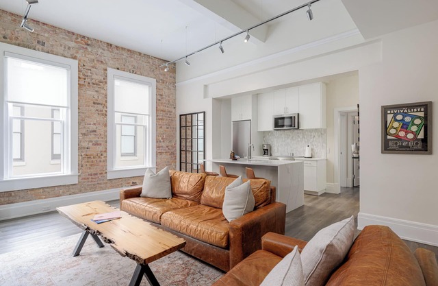 Celebrate in Luxury in this stunning 2/2!