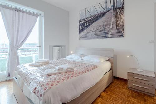 Cenisia Roomy Apt x6- with Balcony