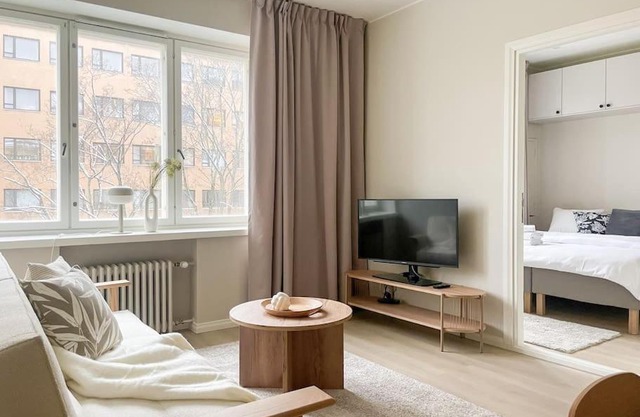 Central 1BR next to the park