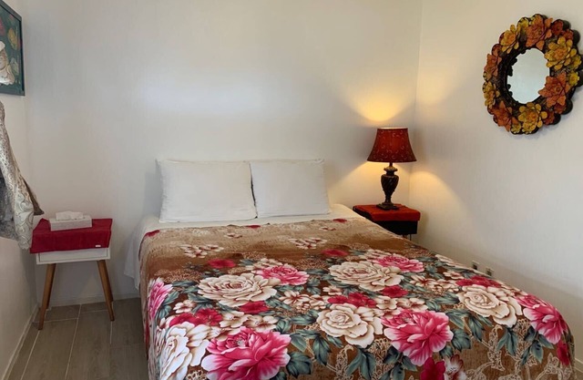 Central, 2 bed-rooms, 2 showers, 5 mins airport, 10 mins strip/convention center