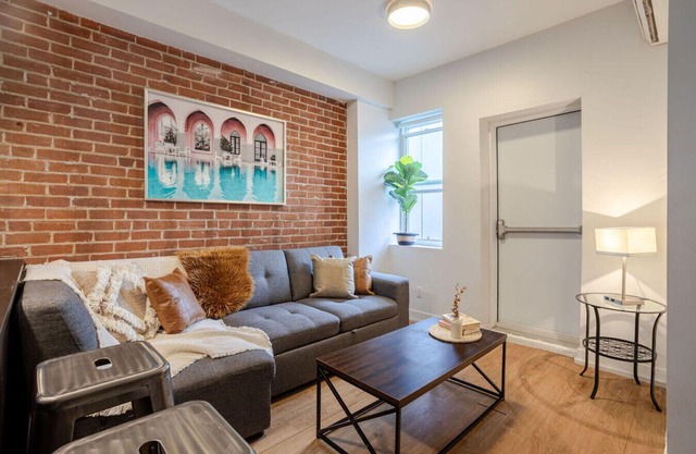 Central 2BDR Condo on Bishop-Vibe Central MTL