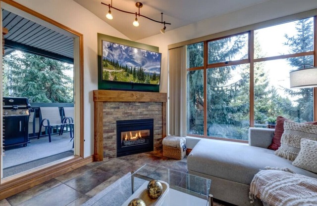 Central 2BR with Prime Amenities