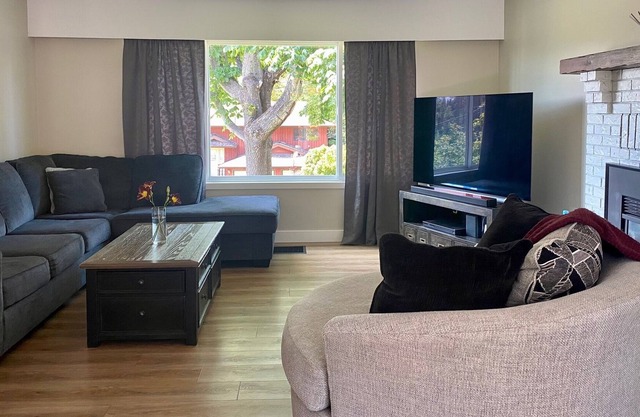 Central 3 Bedroom Getaway in Comox
