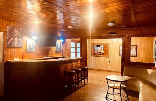 Central 3-bedroom house in Redding with Pool & Vintage Bar Room
