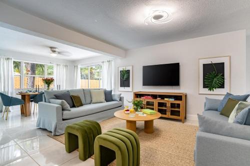 Central 3BD wPool and Covered Patio 10 min to FLL
