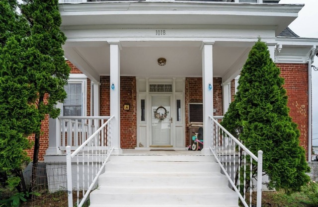 Central 4BR Historic Gem | Near Colleges