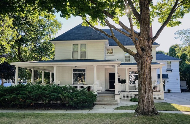 CENTRAL A/C!!! Huge Downtown Historic CVX Home! Walk to town & beach!