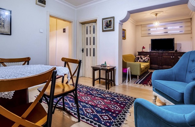 Central and Colorful Flat in Caferaga, Kadikoy