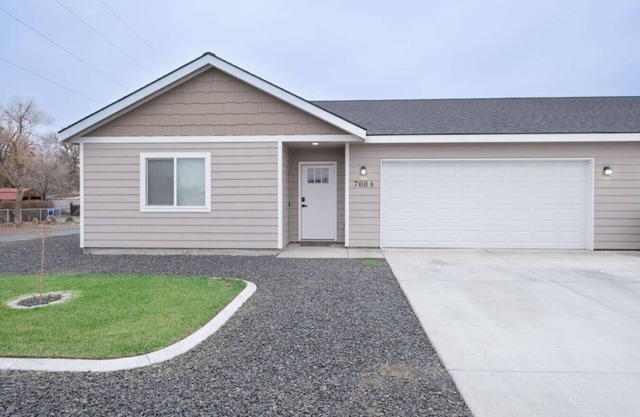 Central and Quiet, Garage, Fenced Yard #776B