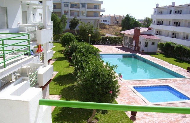 Zentrale Wohnung am Meer mit Pool und Garten für 4 Personen.