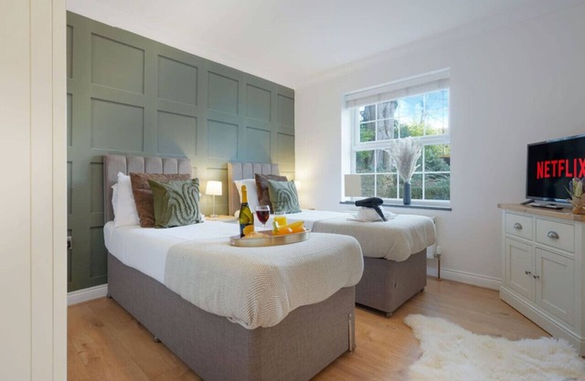 Central Apartment with Free Parking & Fast Wifi