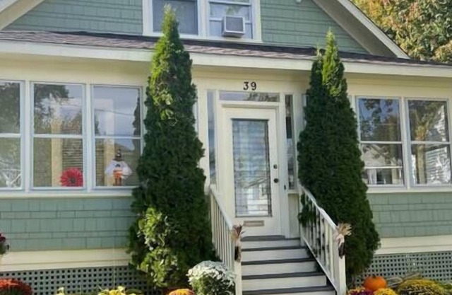NEW! Cozy Central Berkshire Bungalow