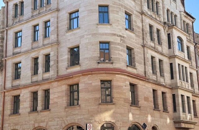Central business apartment for 4