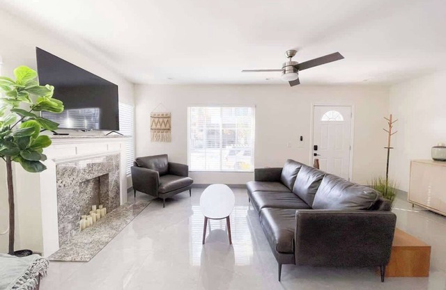 Central Charm in Hillcrest near Scripps Mercy