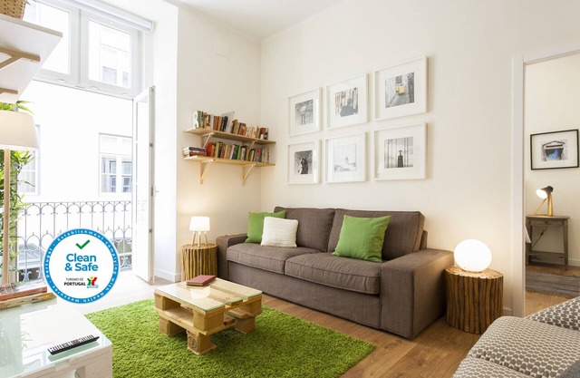 Central Downtown 4 Rooms 13ppl (1E)