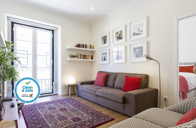 Central Downtown 4 Rooms up to 14 people (4E)