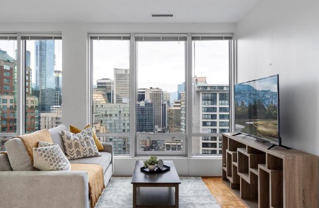 Central Downtown Highrise Condo