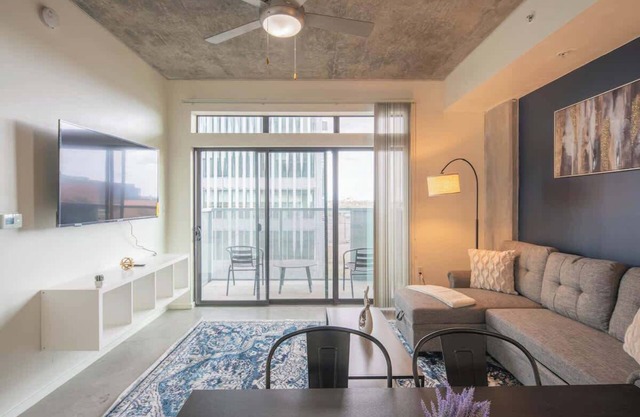 Lovely 1BR Apartment in CDT with Gym Pool Parking