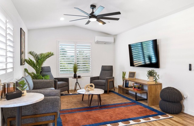 Central Escondido 1BR/1BR with King Bed & W/D in Unit