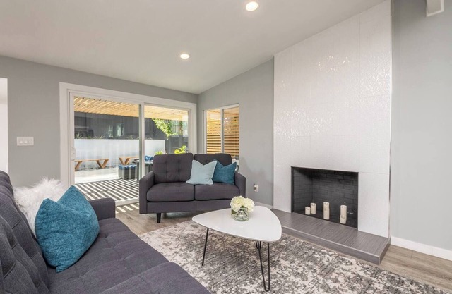 Central, Family-Friendly, Clean San Diego 3bed/2bath home w/backyard