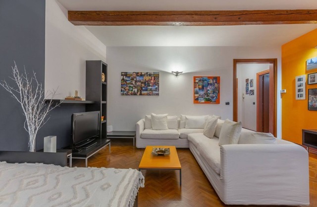 Central Ferrara Apartment! x7