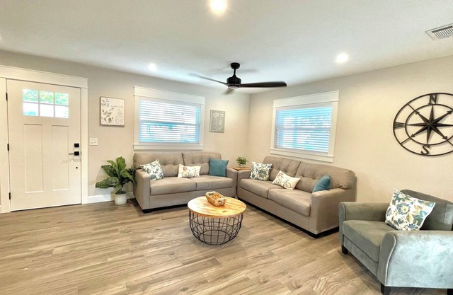 Central Florida's Spring Fed Eagle Lake Getaway! Pet-Friendly