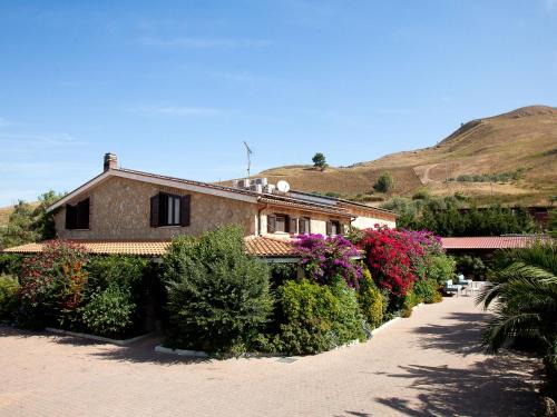 Central holiday home with pool