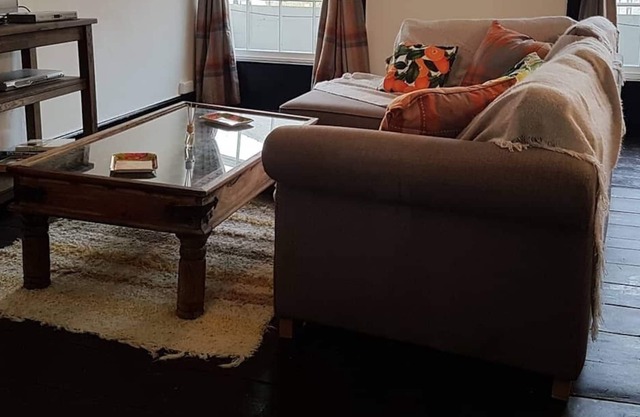 Zentrale Ferienwohnung für bis zu 6 Gäste in der wunderschönen walisischen Landschaft.