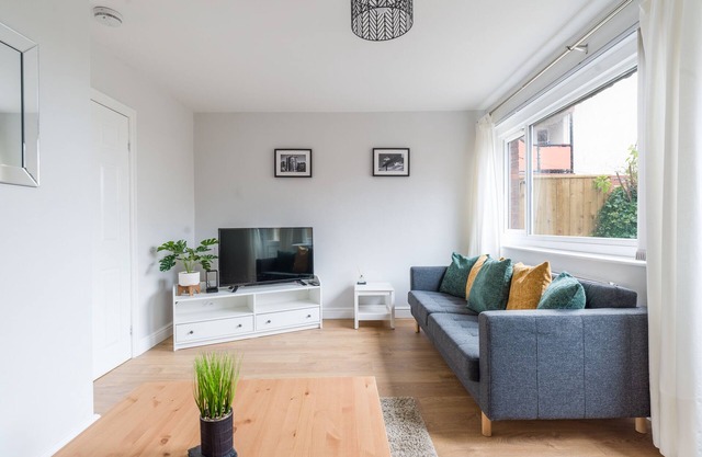 Central large 3 bedroom home