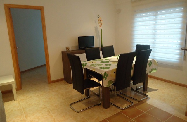 Zentral gelegen 2bdr (6P), moderne Wohnung + P