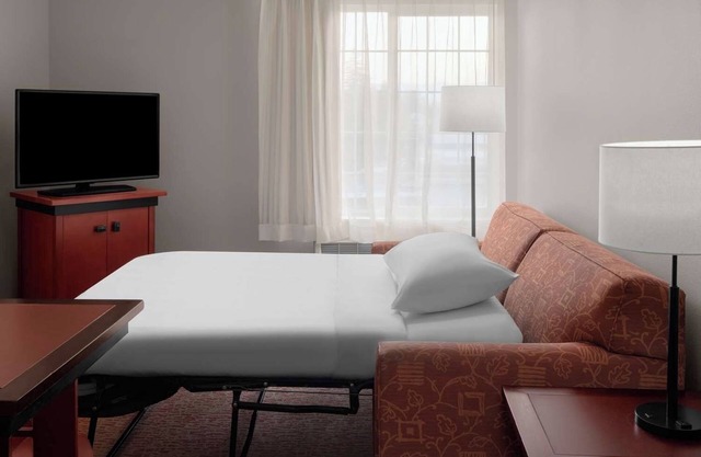 Central Location: 1BR Suite w/ Full Kitchen & Balcony - Complimentary Amenities