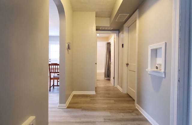 Central Louisville Gem – King Size Bed