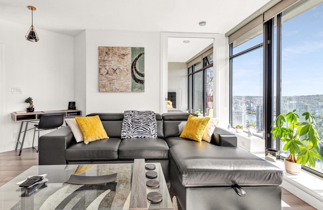 Central Luxury Apartment with Best City Views!