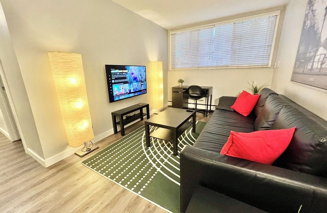 Voll ausgestattete 1 Schlafzimmer Wohnung in der Nähe der Innenstadt + FAST Internet 300!