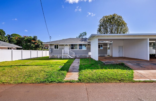 Central Oahu - 4BR Sleeps 8 + WiFi, A/C, Parking